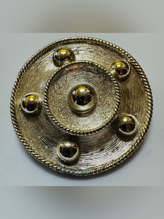 BSK Jewelry - BSK silver tone circle brooch